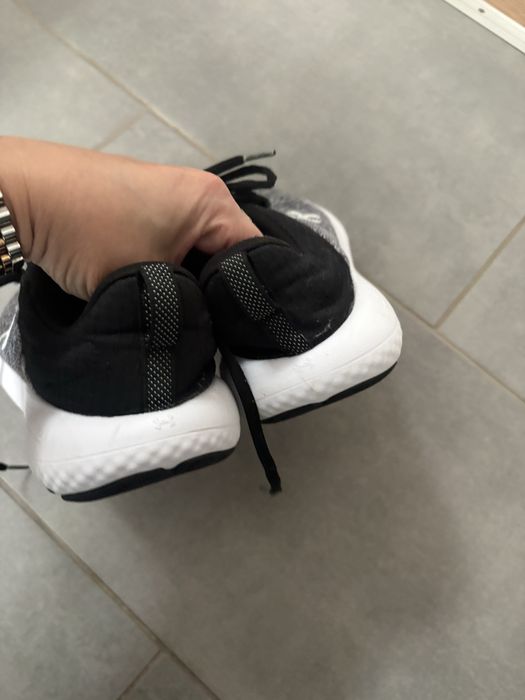 Adidasi Under Armour 37 copii