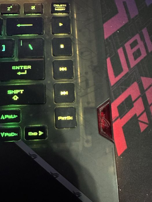 ASUS ROG strix G513 SCAR