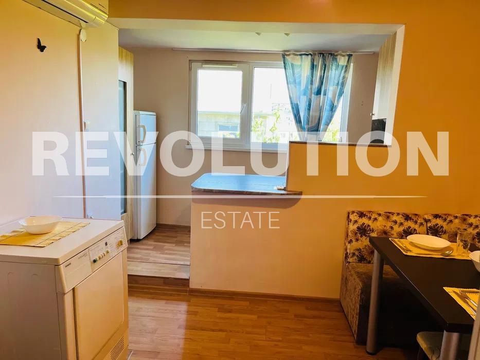 Дава се под наем Тристаен апартамент в Варна, ВИНС - 100 кв.м за 350 € - Снимка #2