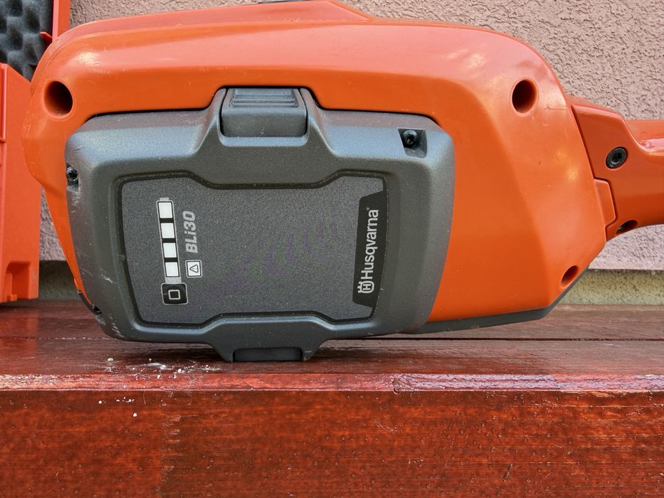 Husqvarna motocoasa pe acumulatori