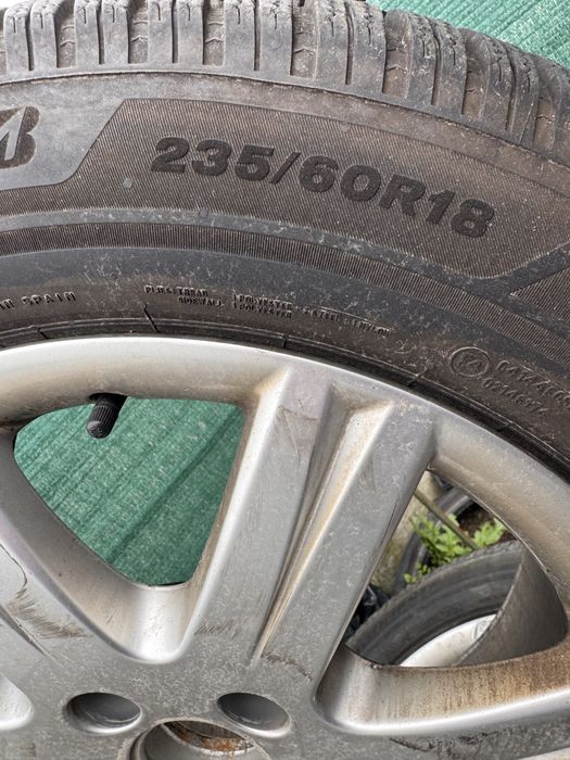 Продавам гуми 235 60 18 с джанти за Ауди Q7/Tuareg/Porshe!