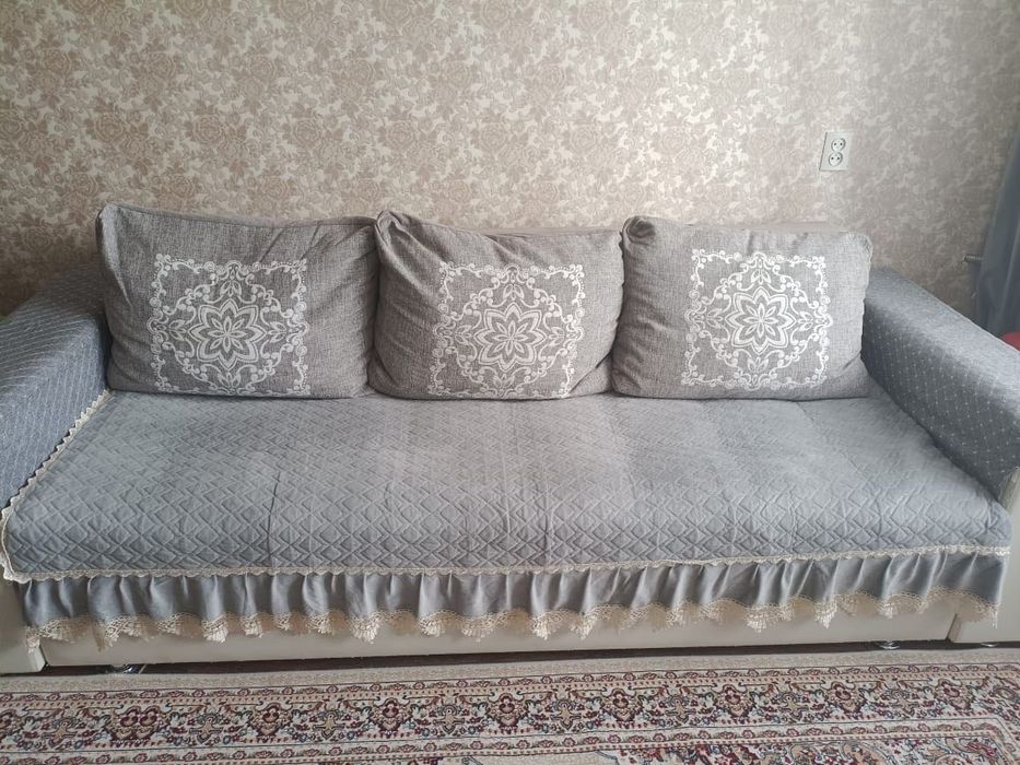 Продам уголок отдыха (диван и два кресла)