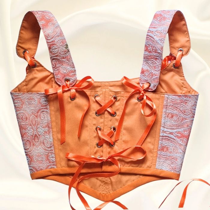 Ръчно изработен модерен корсет