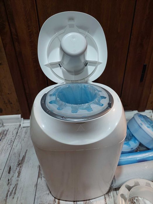 Кош за памперси Tommee Tippee + 2 рула с по 50м. Торбички