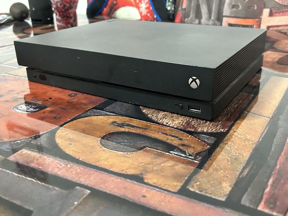 Xbox one X 1TB stare buna‼️‼️‼️