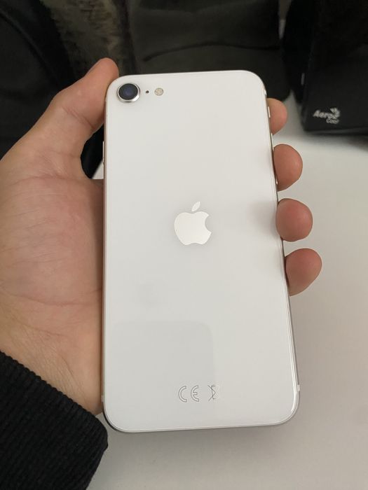 Айфон се 64 гб.