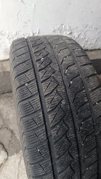Продам резину зима Farroad