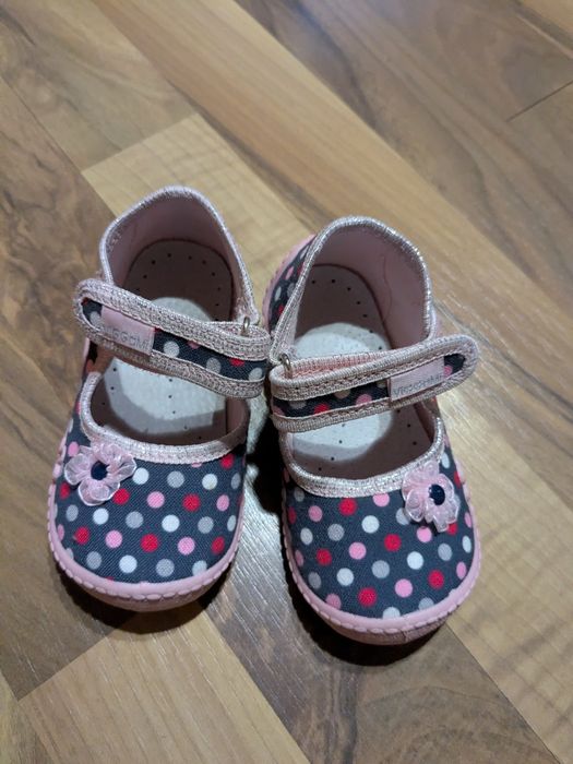 Детски пантофи за момиче.
