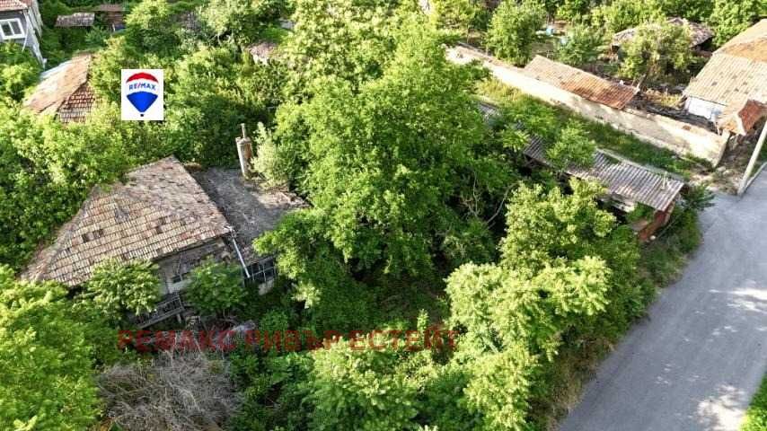 Селска къща за продажба в с. Сваленик