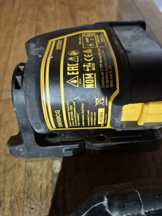 Nivela laser  DEWALT  DW088 raza roșie si verde