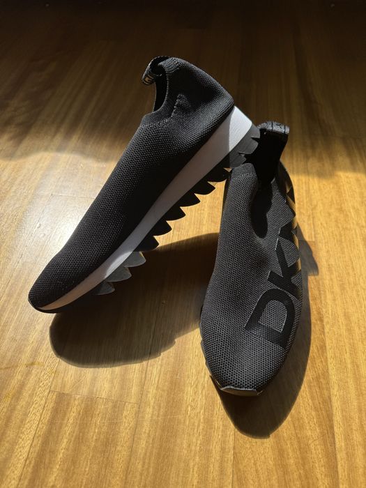 DKNY Чисто нови обувки размер 39-40
