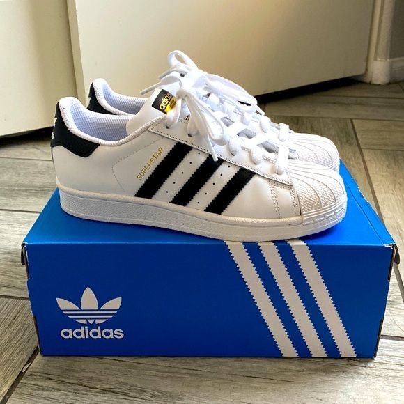 Продам новые Adidas superstar