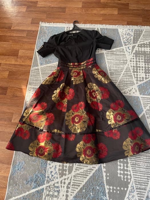 Продам платье 48 размера