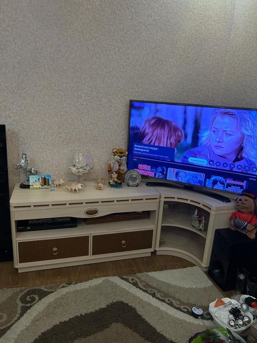 Продам угловую тумбу