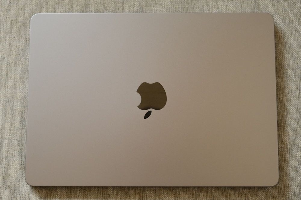 MacBook Air 13” Apple M2, 8GB RAM, 512GB SSD, Space Grey, husă REDANT