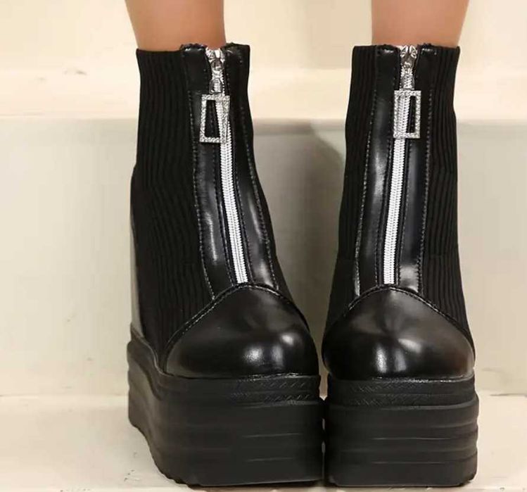 Зимни боти на платформа и ток