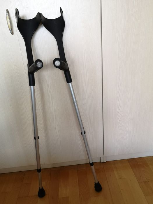 Carje ortopedice omologate reglabile
