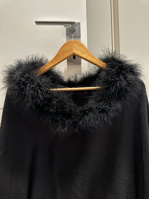 Красиво ,меко и топло пончо на марката на TWIN-SET