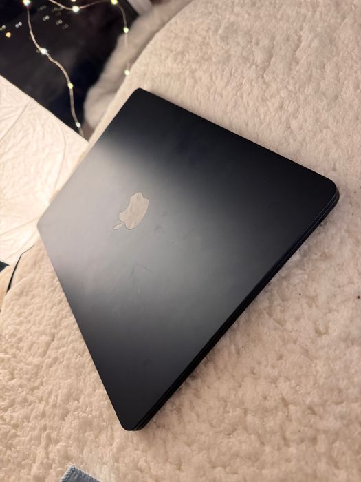 MacBook Air M2 13" 16GB/1TB (2022) в перфектно състояние