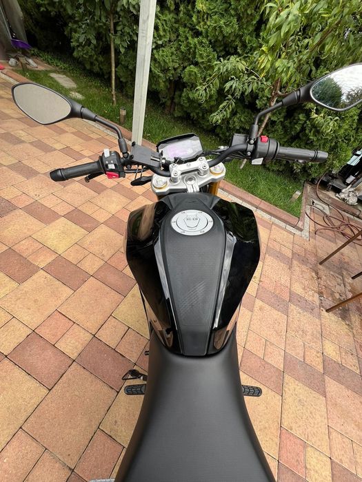 Motocicletă G 310R ușor avariat