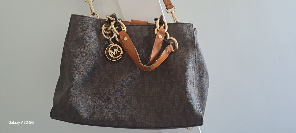 Продаётся сумка Michael Kors размер middle (средний)