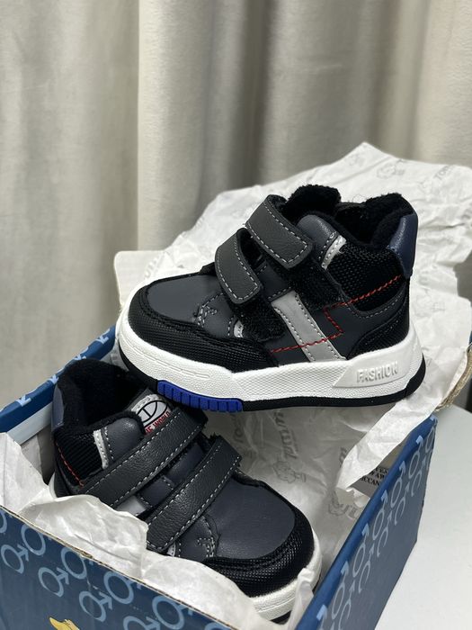 Продам детскую обувь