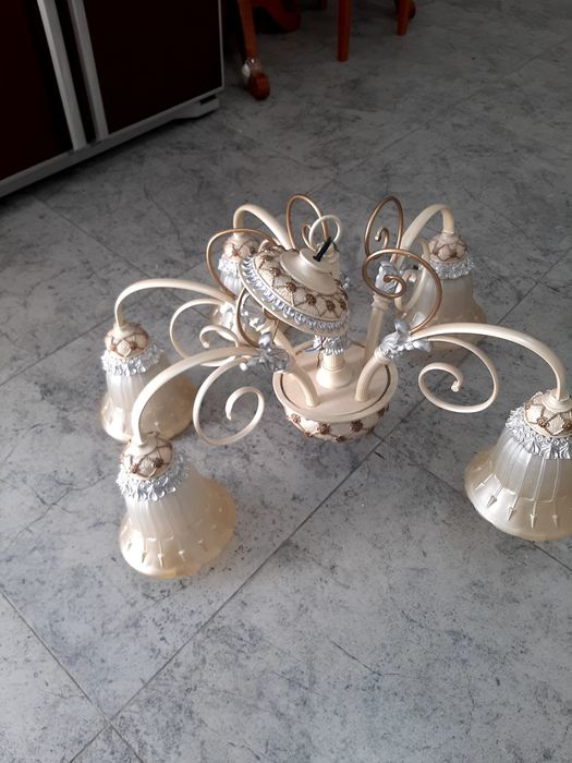 Продам люстры б.у