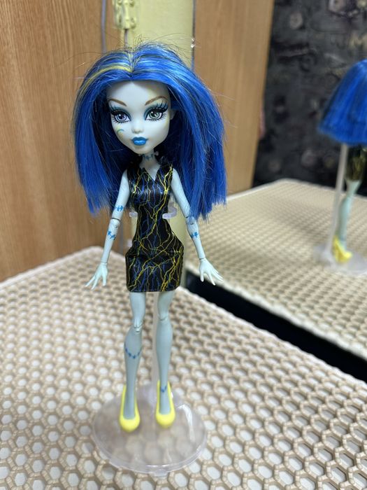 Продам!  куклу монстр хай!