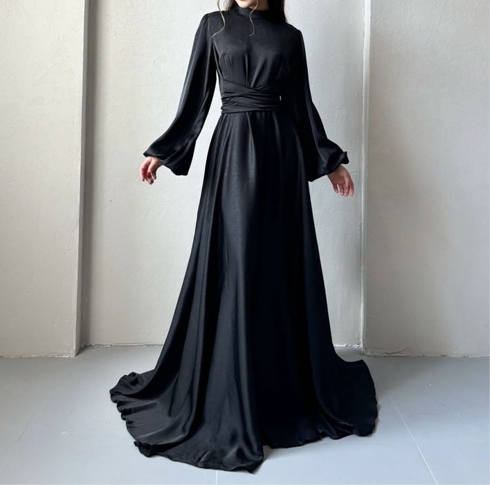 Платье с поясом