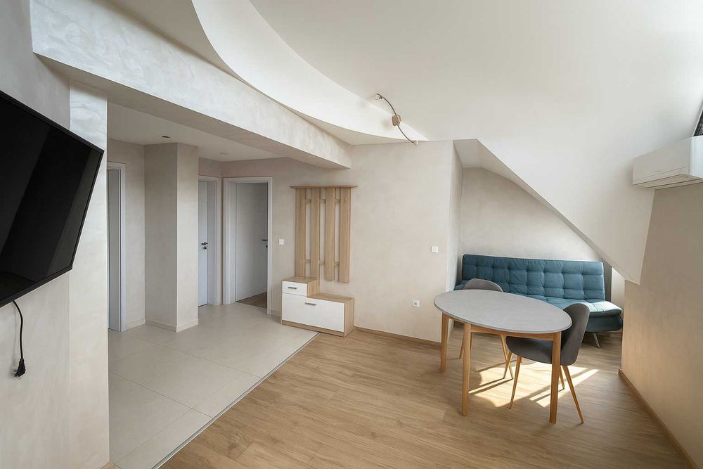 Тристаен апартамент в ТОП Център