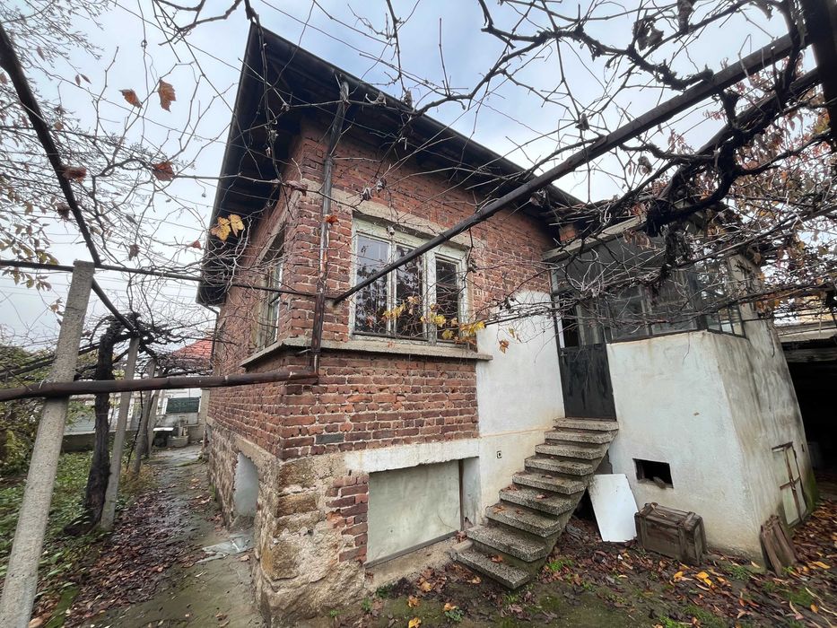 Продава се Къща в Казанлък - 180 кв.м за 595 €/кв.м - Снимка #1