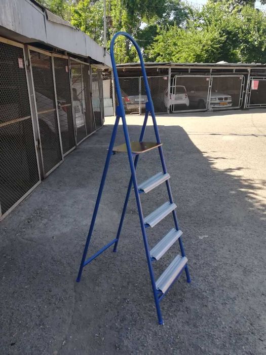 Продается металлическая лестница стремянка