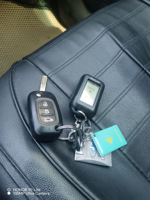 Продам Весту. На активном ходу.