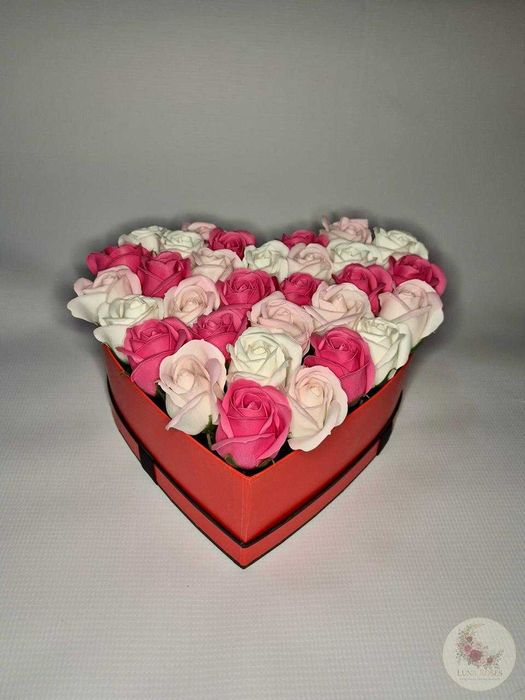 Aranjament floral din trandafiri de sapun