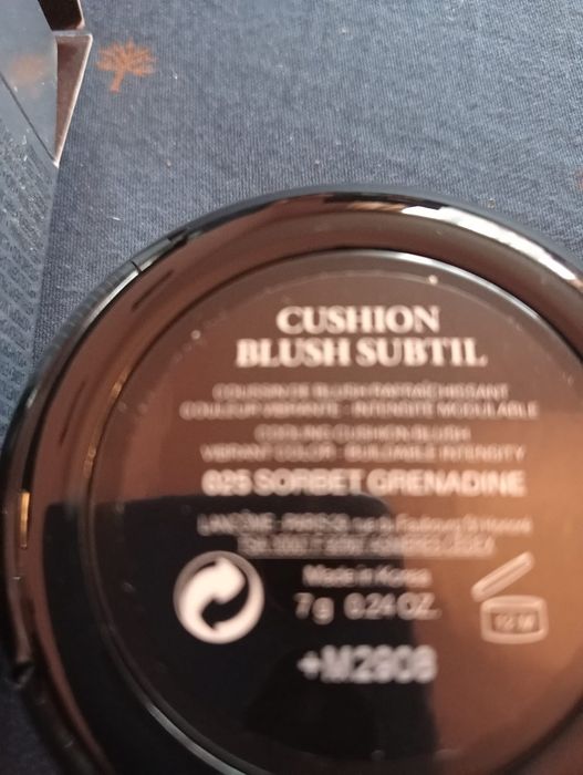 Vând fard de obraz Cushion Lancome Nou
