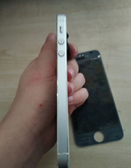 iPhone оригинален продавам на части