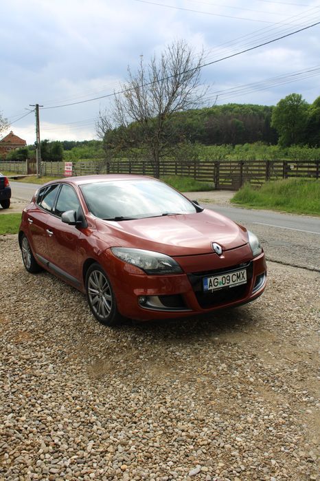 Vând Megane 3 hatchback