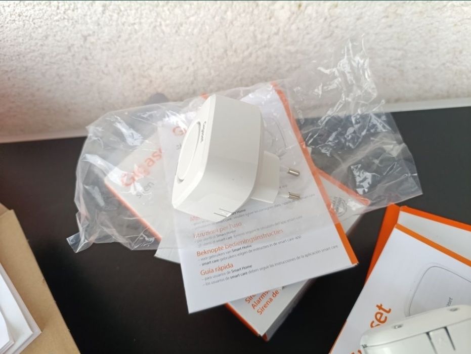 Kit Gigaset sistem de alarma baza senzor de usa si sirena app casa