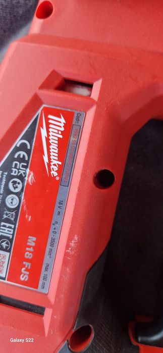 Milwaukee ferestrău pendular pe acumulator