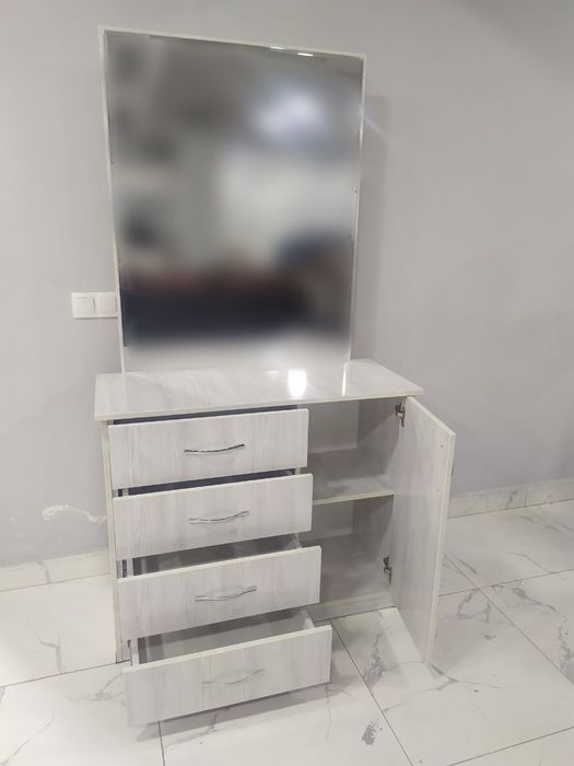 Трюмо от производителя.