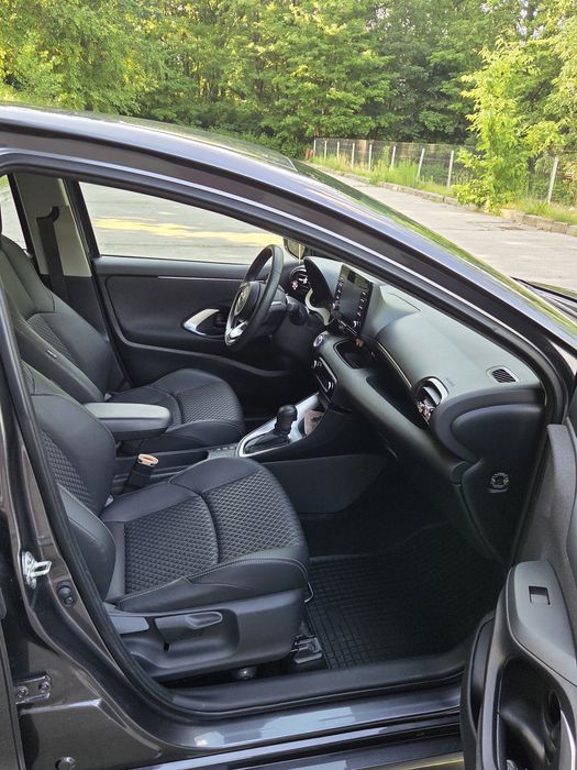 Toyota yaris istoric complet