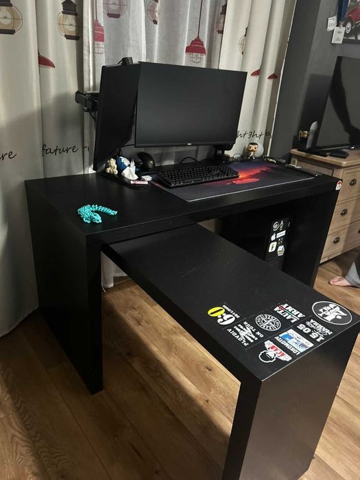 Хубаво черно бюро