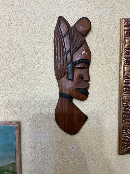 Statuete  și măști africane