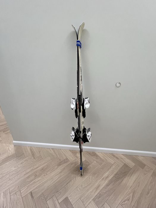 Продам лыжи горные и ботинки