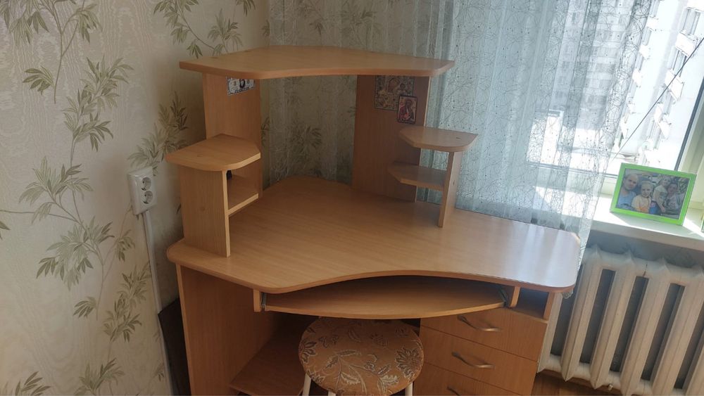 Стол компьютерный