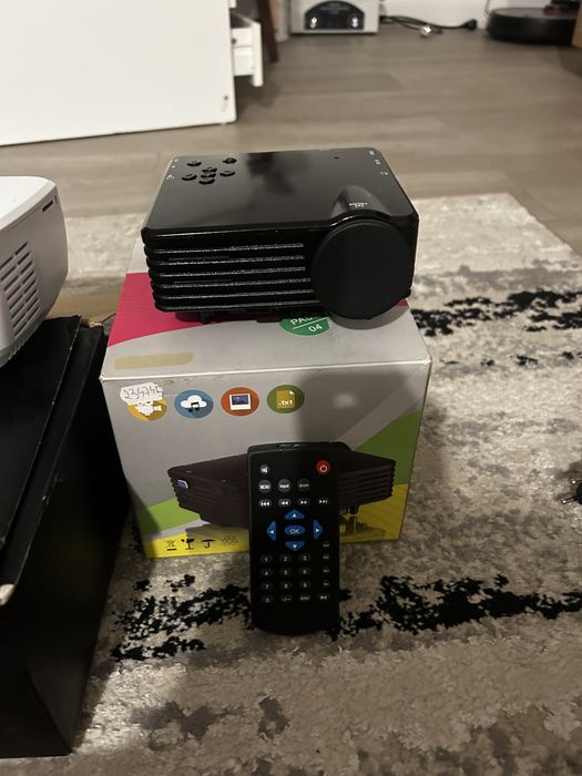 Video proiector , ecran , holograma , tv tuner