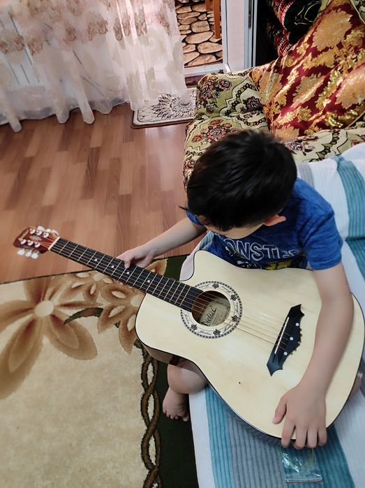 Продаю Новую гитару