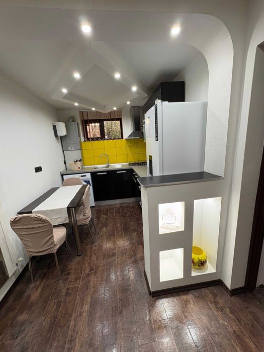 Inchiriez apartament 3 camere