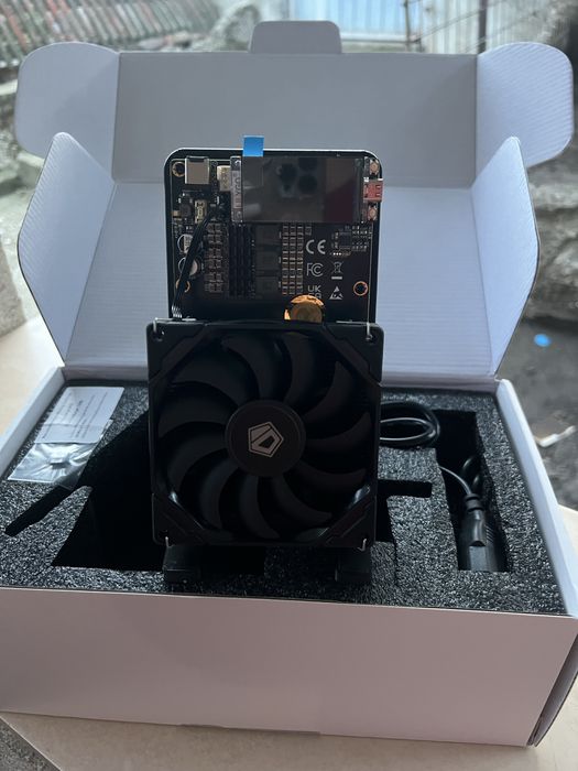 Dispozitiv de minare Bitcoin NerdQAxe++