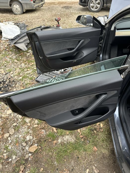 Interior piele Tesla Model 3, Scaune / Banchete / Fete usi